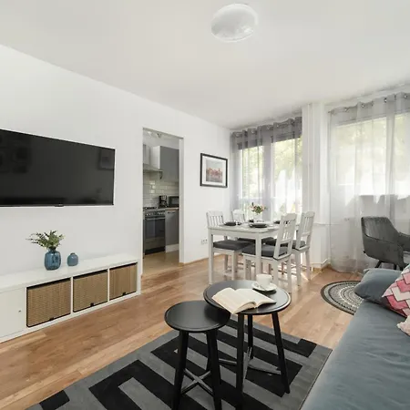 W Centrum Wroclawia Tuz Przy Rynku Z Biurkiem Do Pracy Zdalnej By Renters Apartment