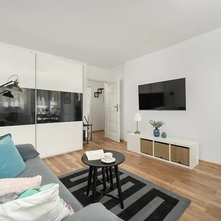 W Centrum Wroclawia Tuz Przy Rynku Z Biurkiem Do Pracy Zdalnej By Renters Wroclaw