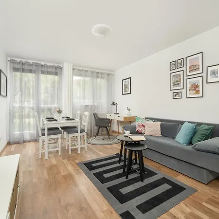 W Centrum Wroclawia Tuz Przy Rynku Z Biurkiem Do Pracy Zdalnej By Renters